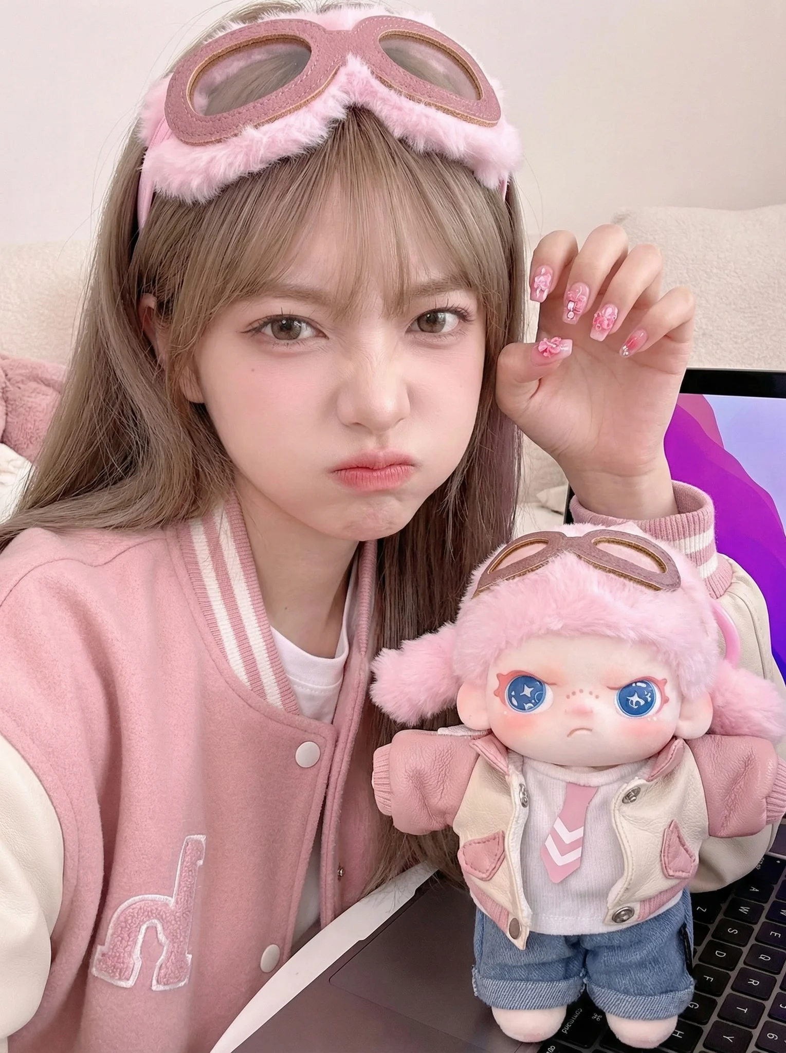 Potret Kembar Boneka